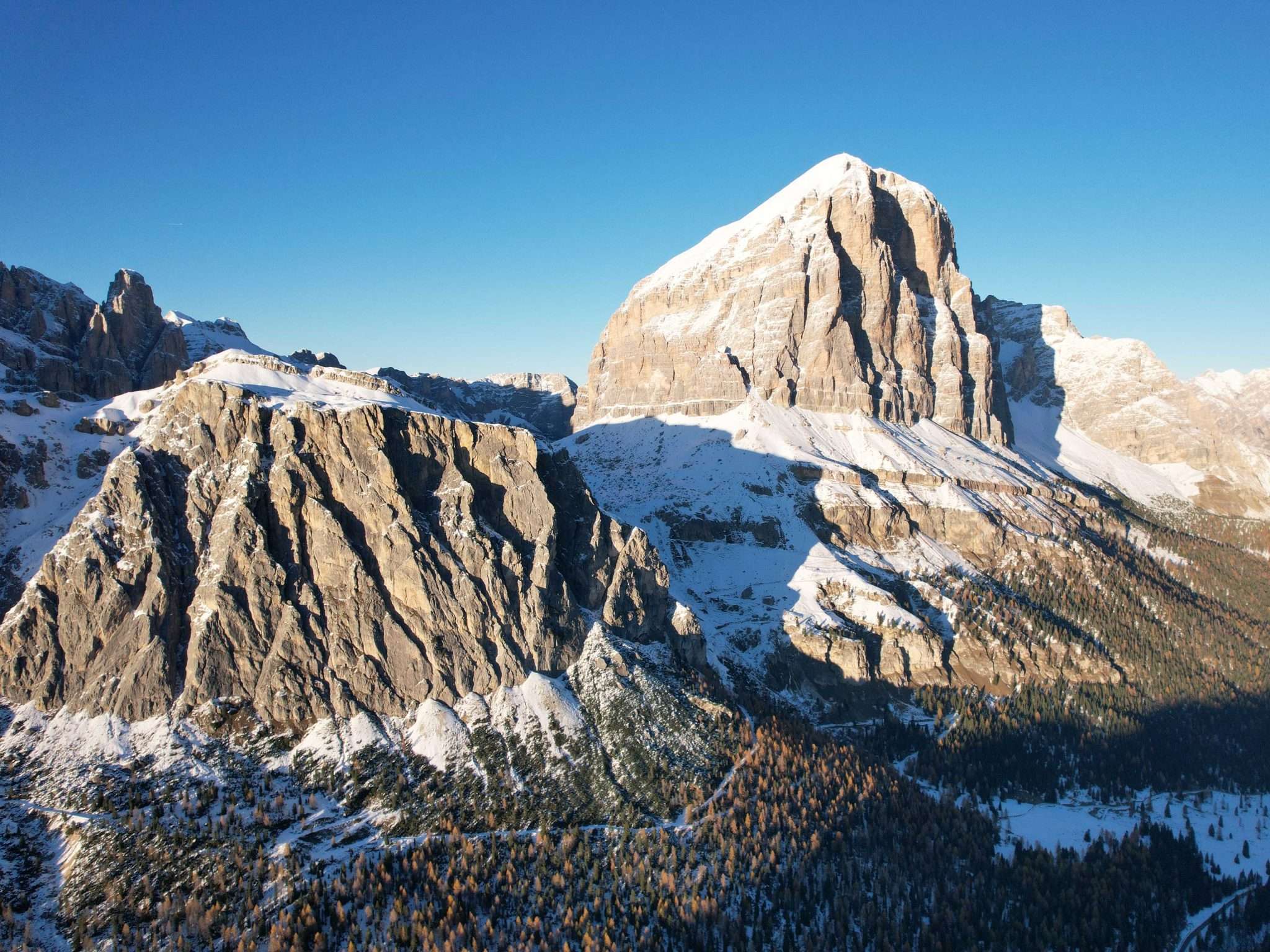 Panorama sulla Tofana di Rozes versante ovest LOW-cortinadampezzo.it_43