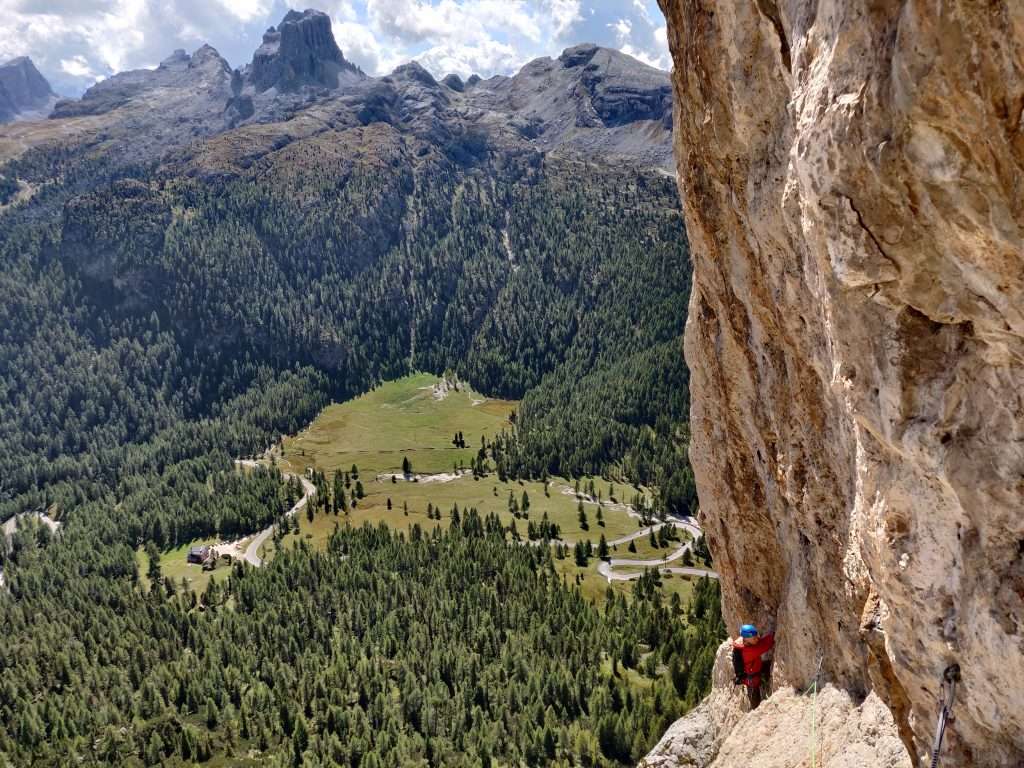 Arrampicata a Cortina, Torre Piccola del Falzarego-Via di alpinismo Bella e Monella