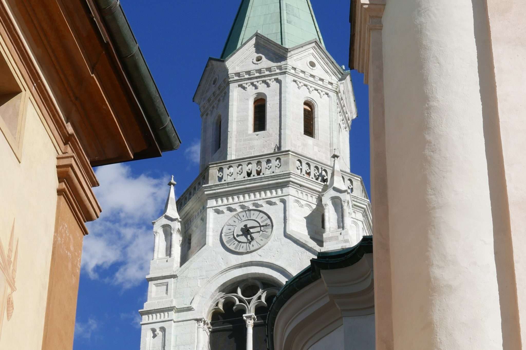 Il campanile di Cortina, centro del paese di Cortina d'Ampezzo_1