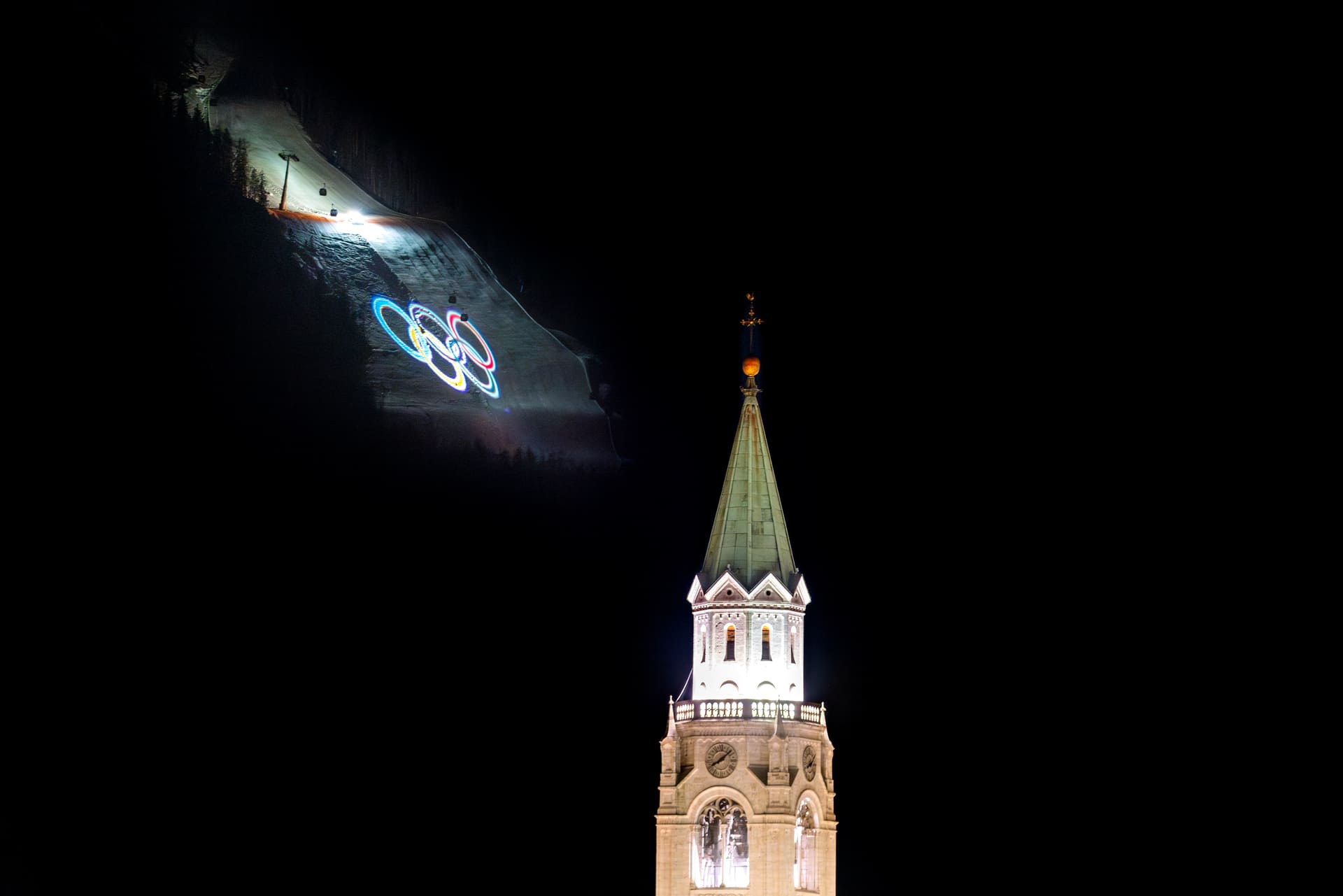 Cortina Olimpiadi inverno cerchi olimpici